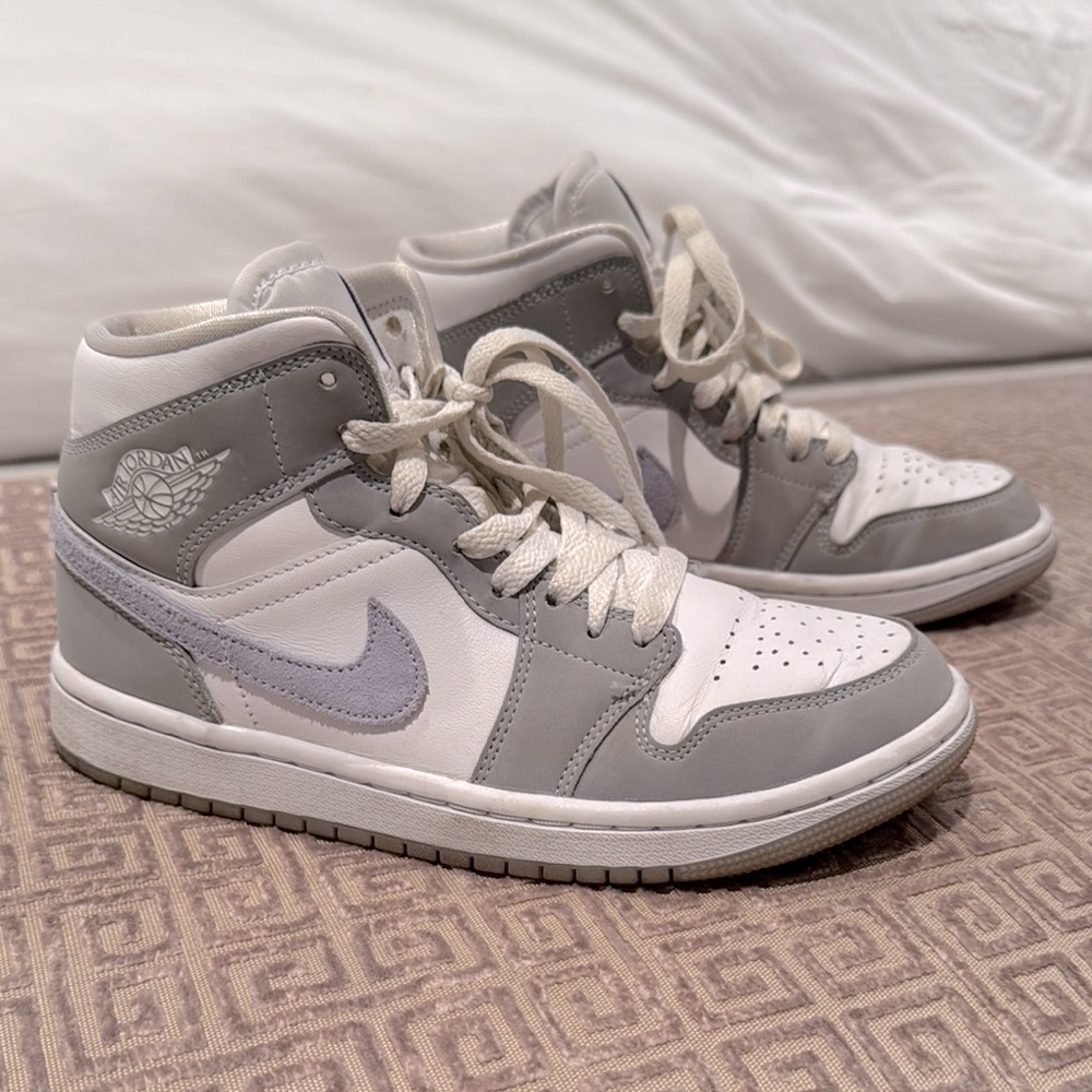 Nike High-Top Air Jordans in Gray and White light blue/purple swoosh sz 6